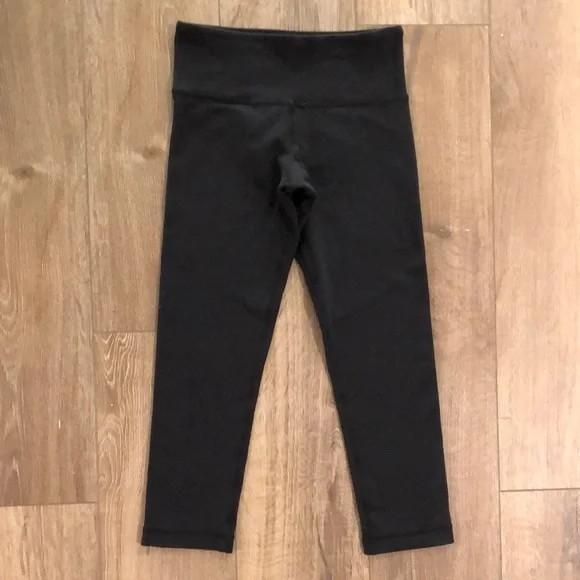 Like new - LULULEMON Black Wunder Under Leggings - Picture 5 of 9